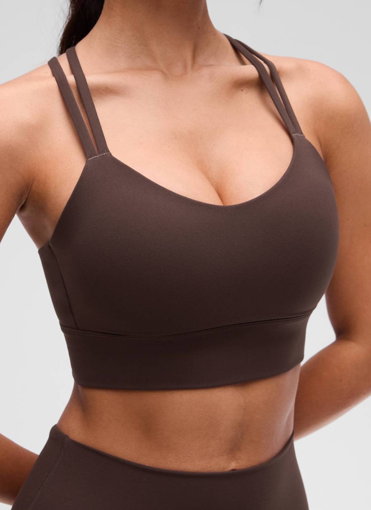 CRZ YOGA Womens Butterluxe Strappy Longline Criss Cross Molded Cup Bra Hot Fudge Brown @model_info:Maysa