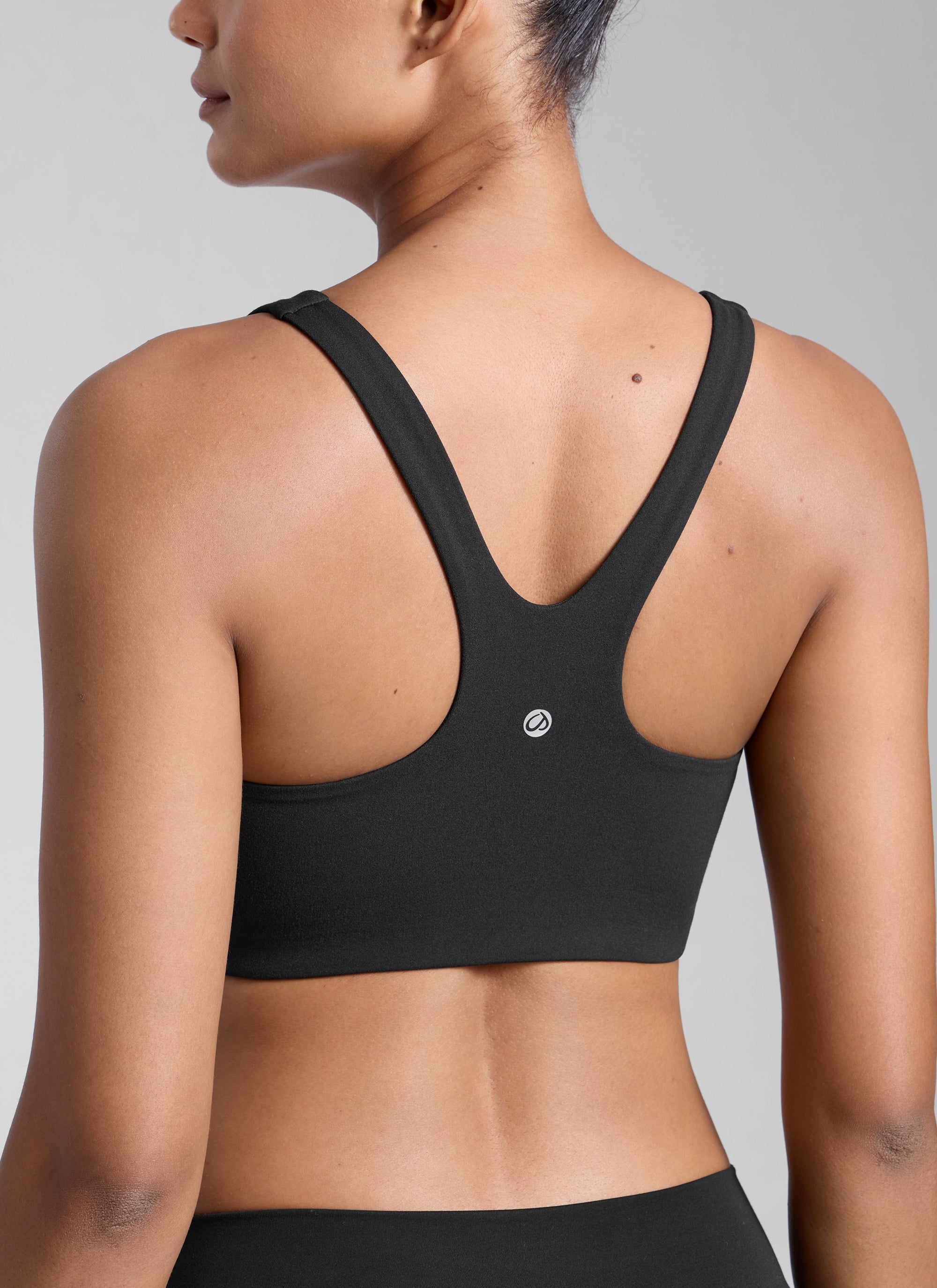 CRZ YOGA Womens Butterlift Double Lined Square Neck Yoga Sports Bra Black @model_info:Barbara