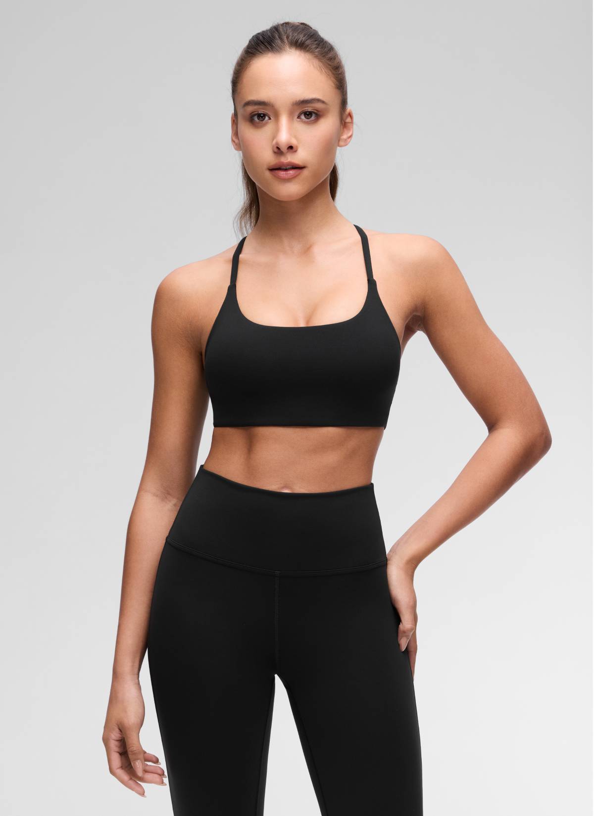 CRZ YOGA Women's Butterluxe Yoga Scoop Neck Twist Cross Back Sport Bra Black @model_info:Maria
