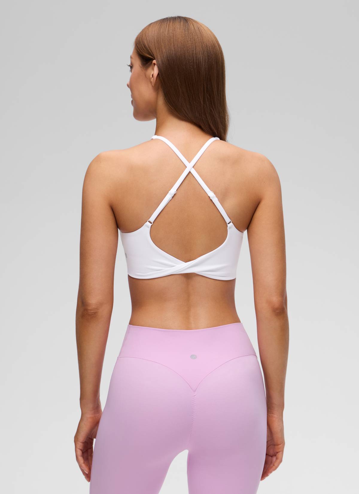 CRZ YOGA Women's Butterluxe Yoga V Neck Twist Cross Back Sports Bra White @model_info:Lary