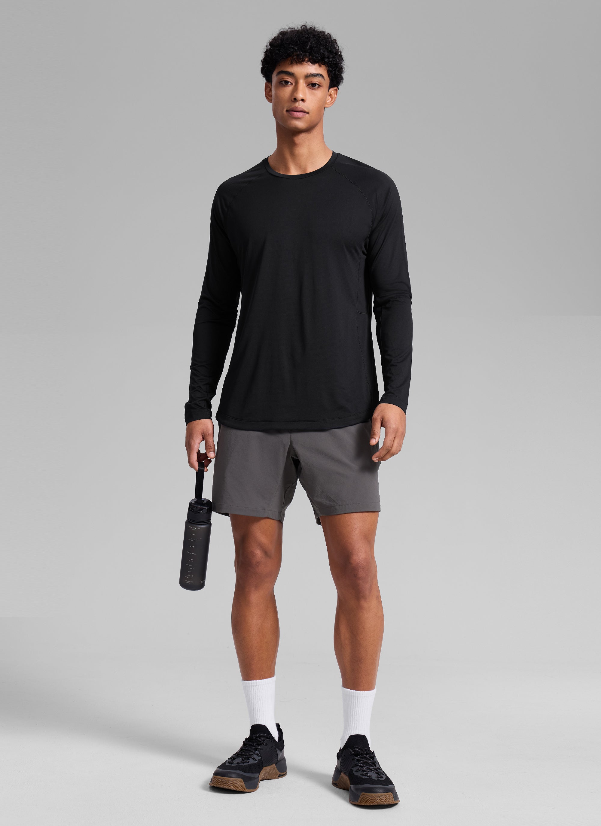 CRZ YOGA Men's Train Slim Fit Lightweight Rounded Scallop Long Sleeves Black