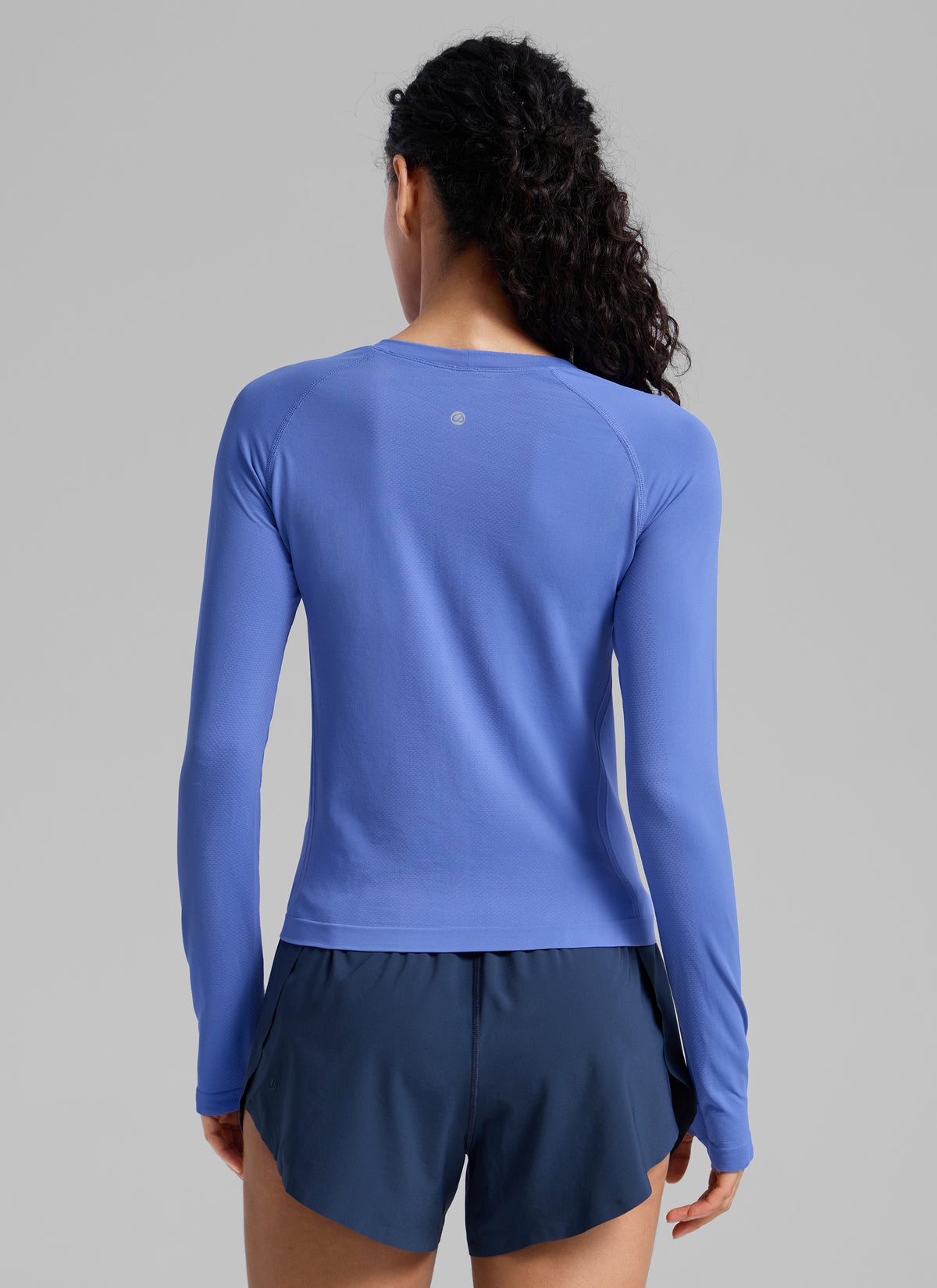 CRZ YOGA Women's Run Train Shirts Seamless Long Sleeve Waist Length Wild Indigo @model_info:Larissa