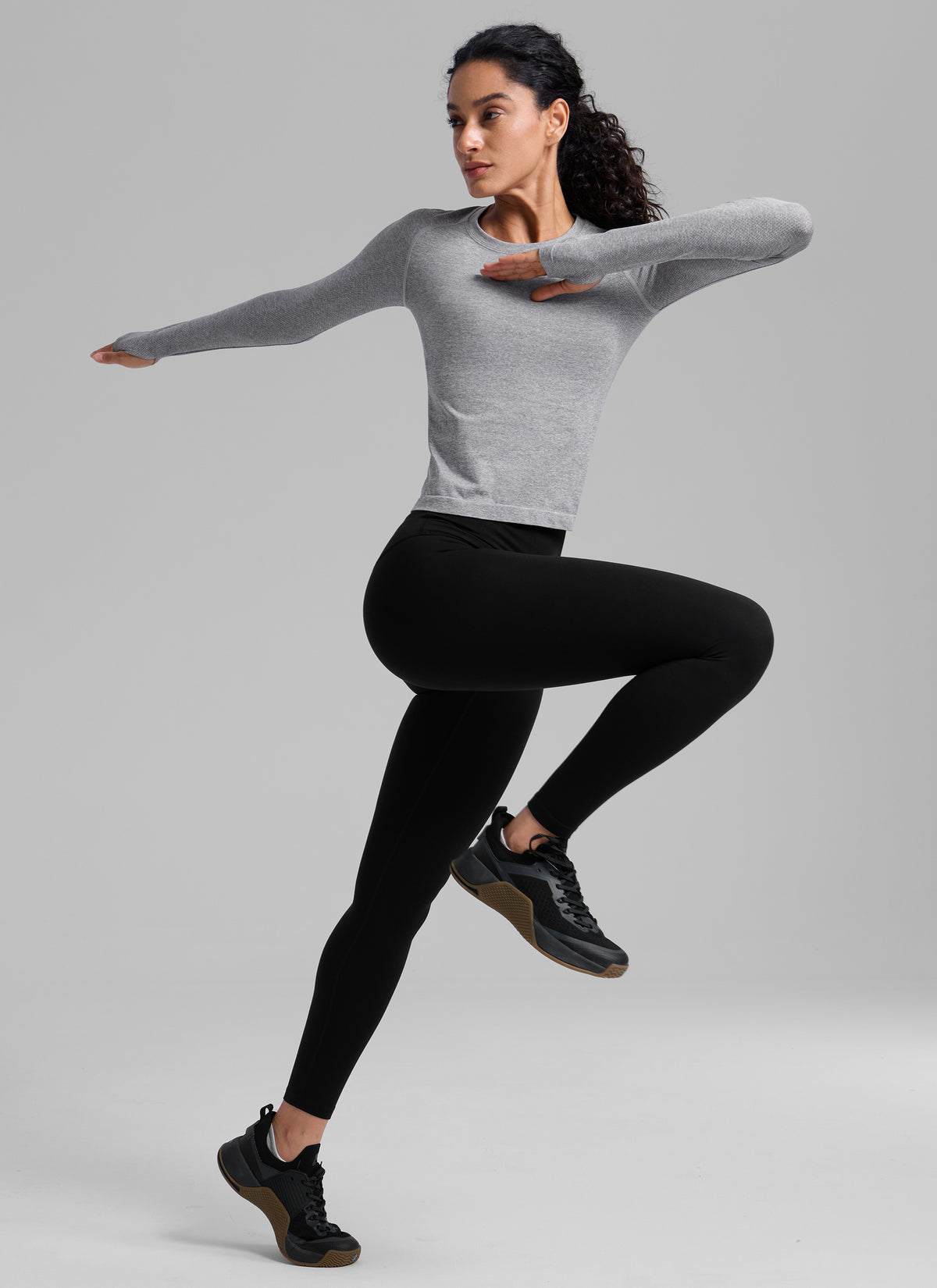 CRZ YOGA Women's Run Train Shirts Seamless Long Sleeve Waist Length Slate Grey Marl @model_info:Larissa