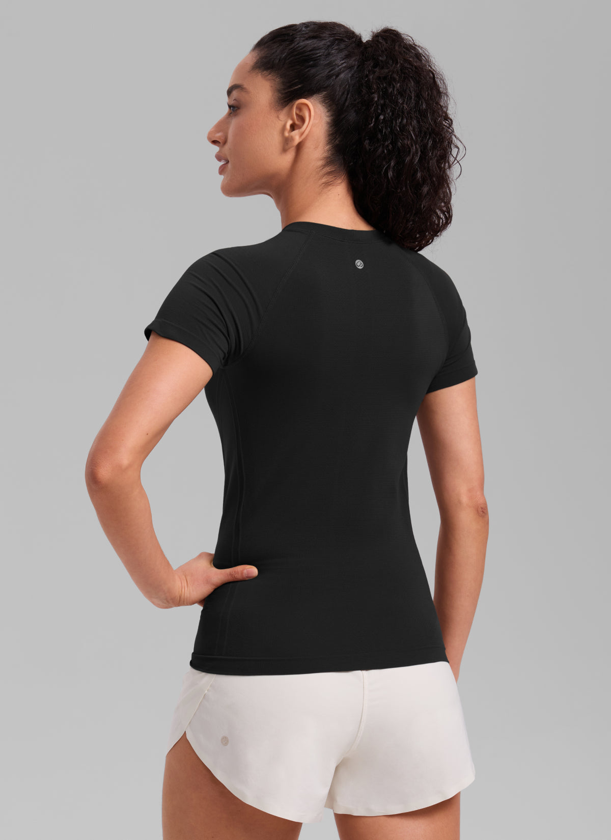 CRZ YOGA Women's Running Classic Fit Shirts Seamless Short Sleeves Black @model_info:Larissa