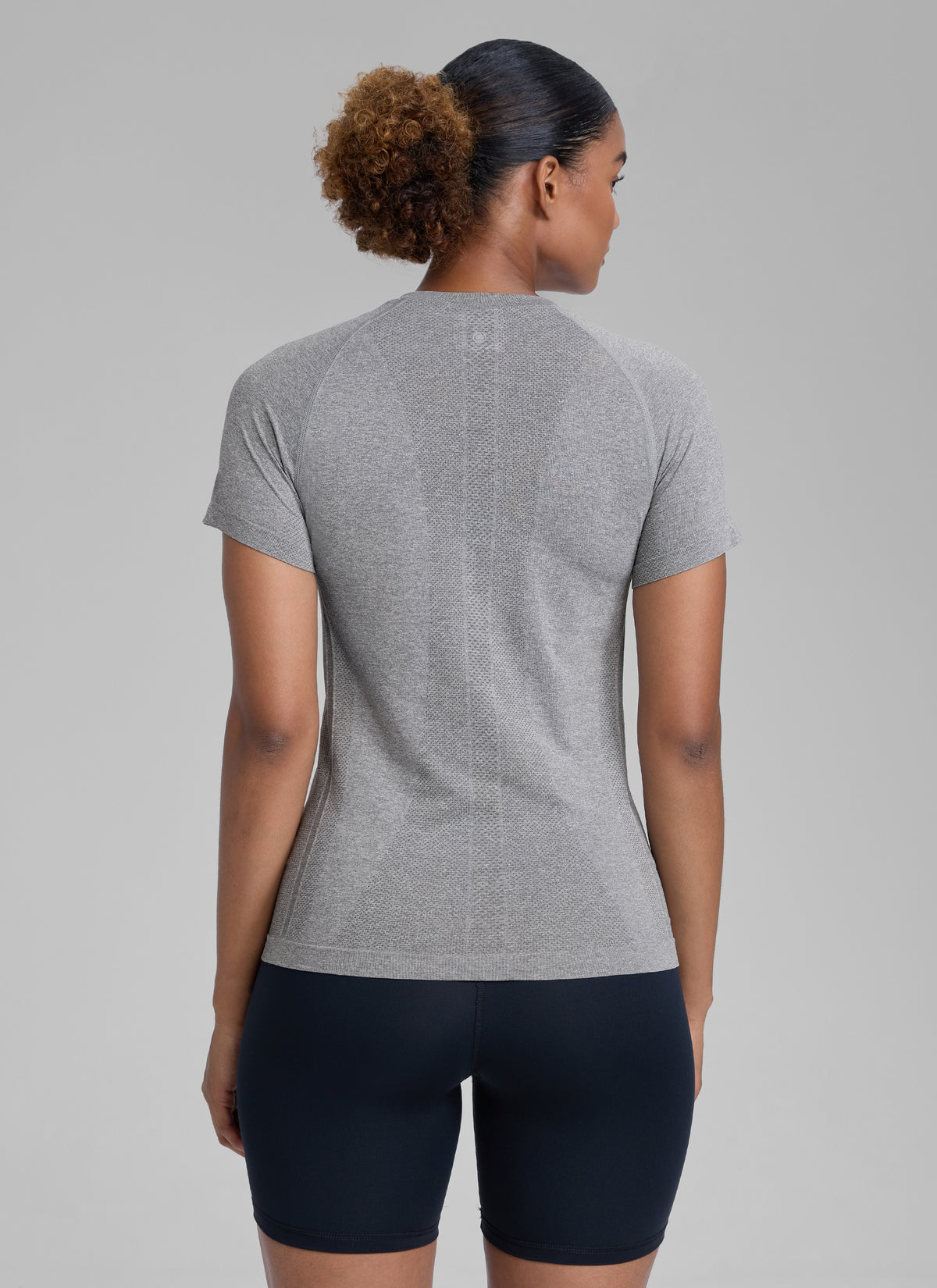 CRZ YOGA Women's Running Classic Fit Shirts Seamless Short Sleeves Slate Grey Marl @model_info:Babrabra