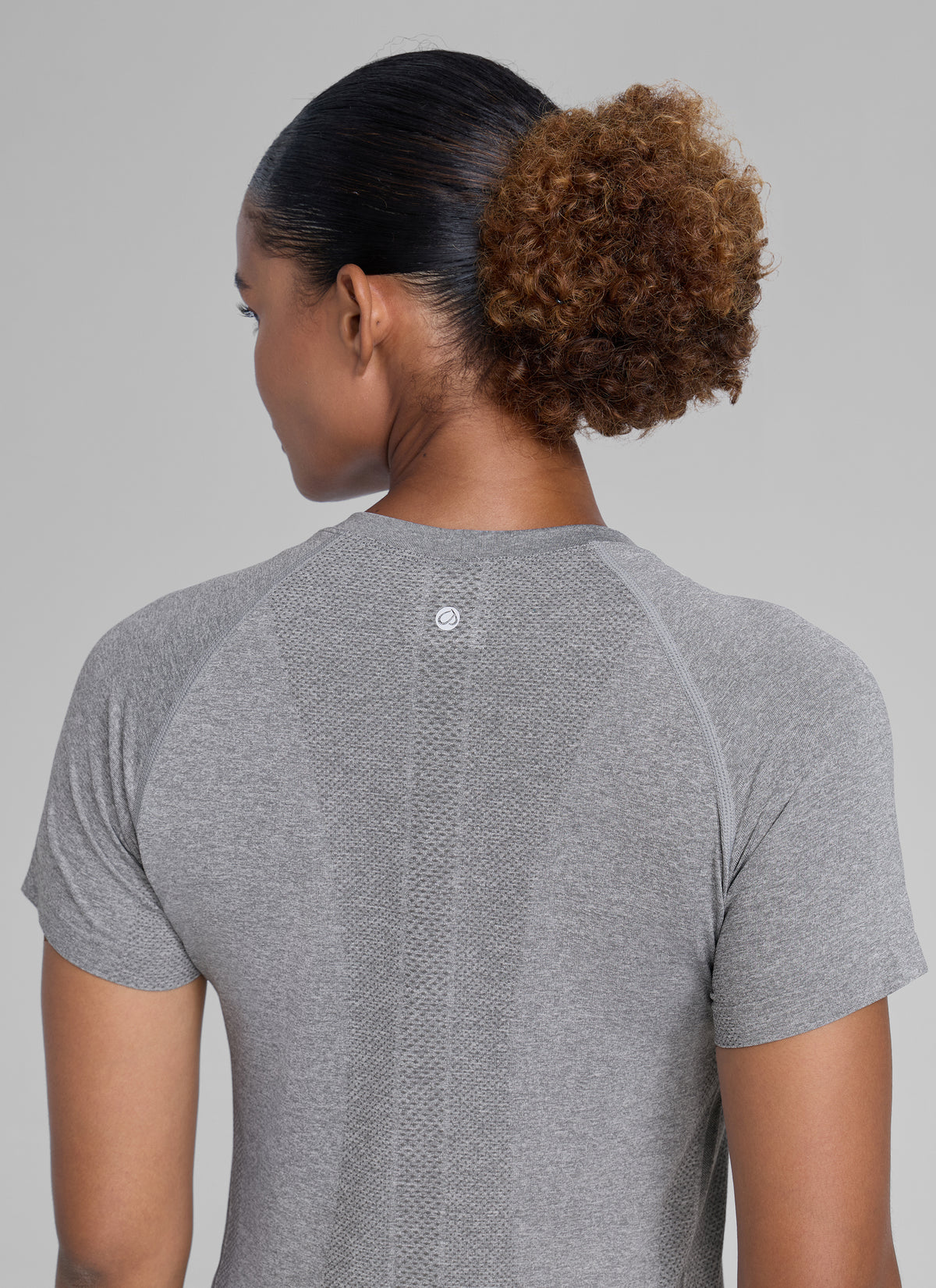 CRZ YOGA Women's Running Classic Fit Shirts Seamless Short Sleeves Slate Grey Marl @model_info:Babrabra