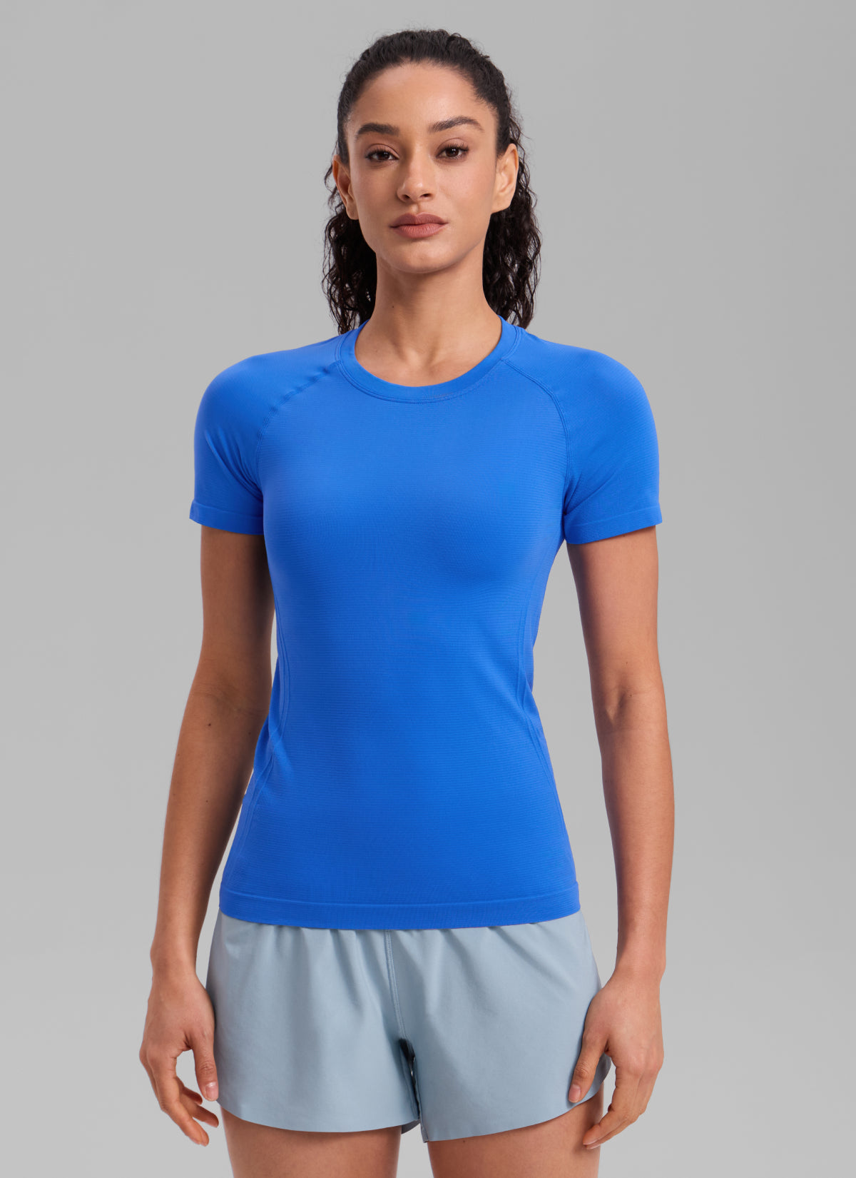 CRZ YOGA Women's Running Classic Fit Shirts Seamless Short Sleeves Sparkle Blue @model_info:Larissa