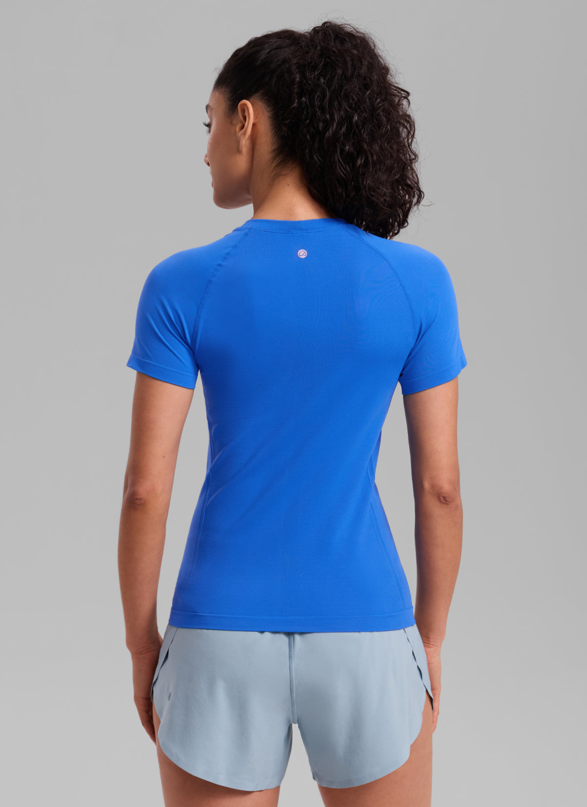 CRZ YOGA Women's Running Classic Fit Shirts Seamless Short Sleeves Sparkle Blue @model_info:Larissa