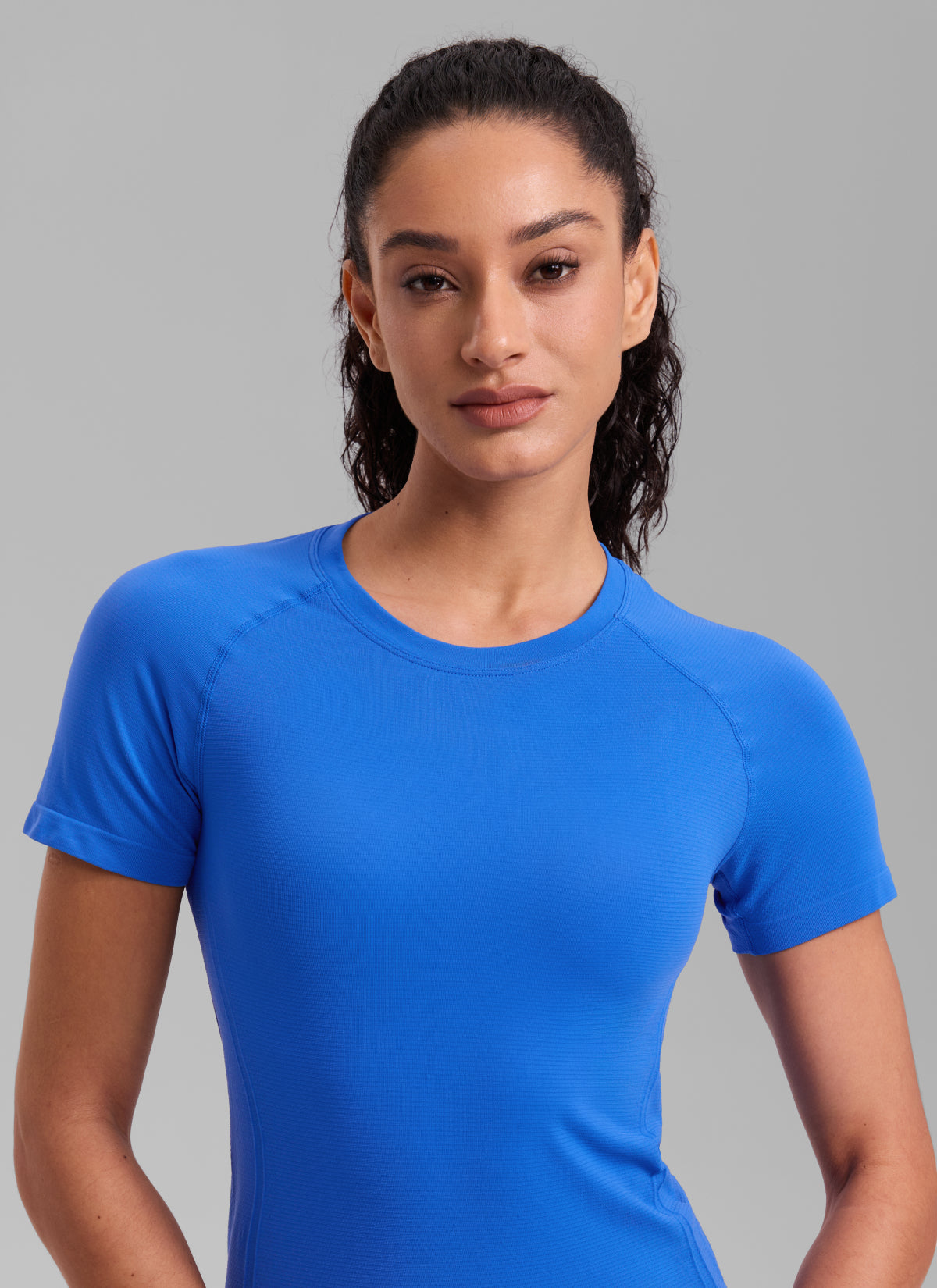 CRZ YOGA Women's Running Classic Fit Shirts Seamless Short Sleeves Sparkle Blue @model_info:Larissa