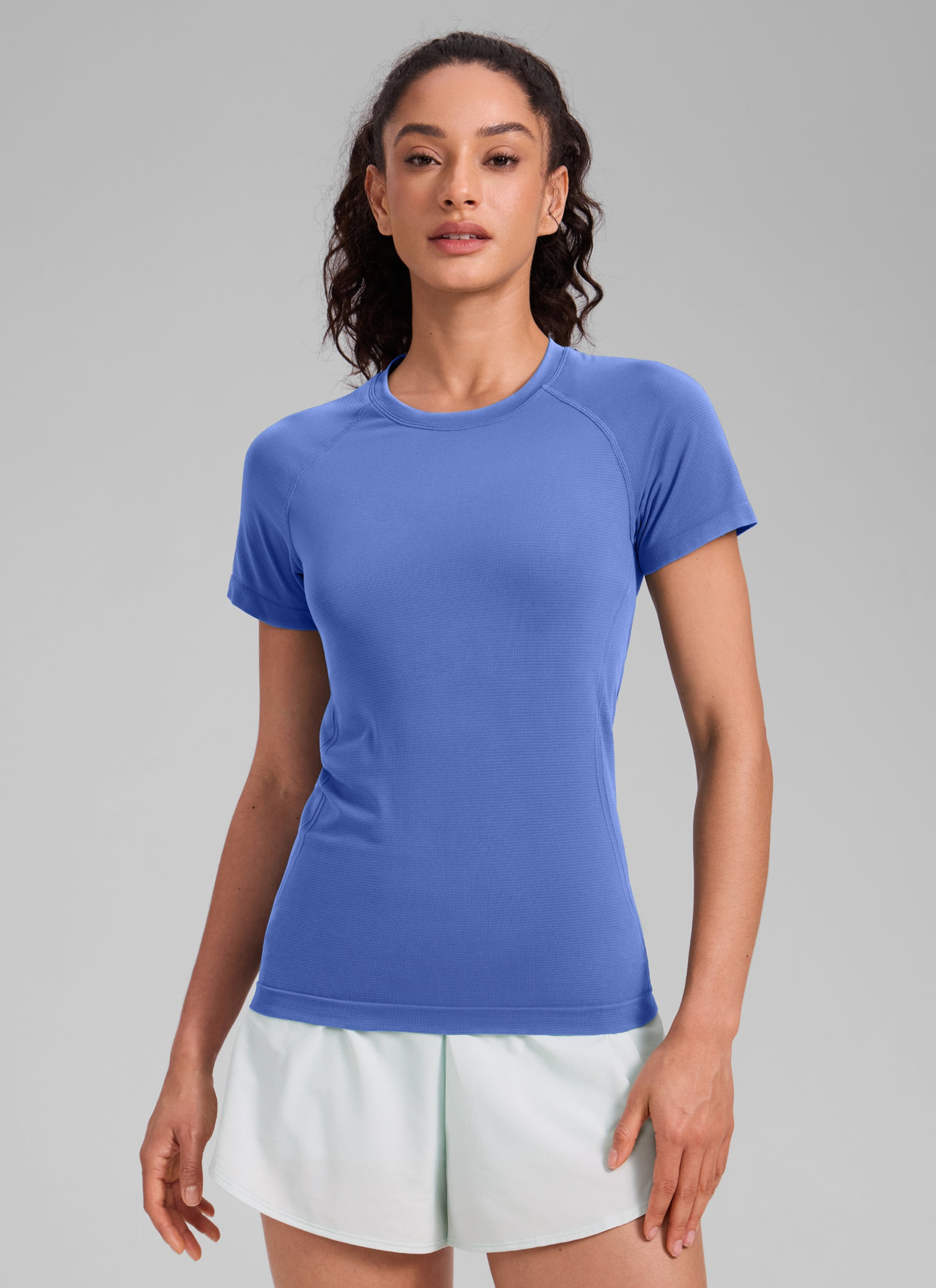 CRZ YOGA Women's Running Classic Fit Shirts Seamless Short Sleeves Wild Indigo @model_info:Larissa