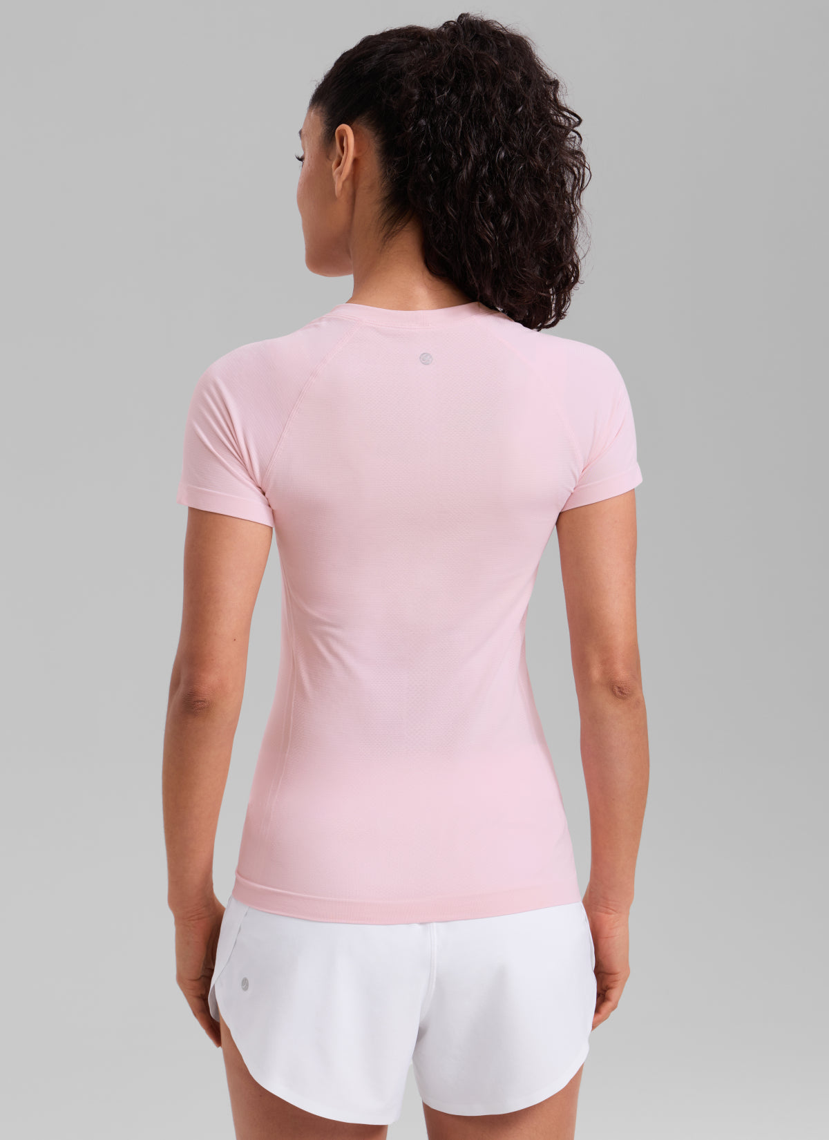 CRZ YOGA Women's Running Classic Fit Shirts Seamless Short Sleeves Strawberry Pink @model_info:Larissa