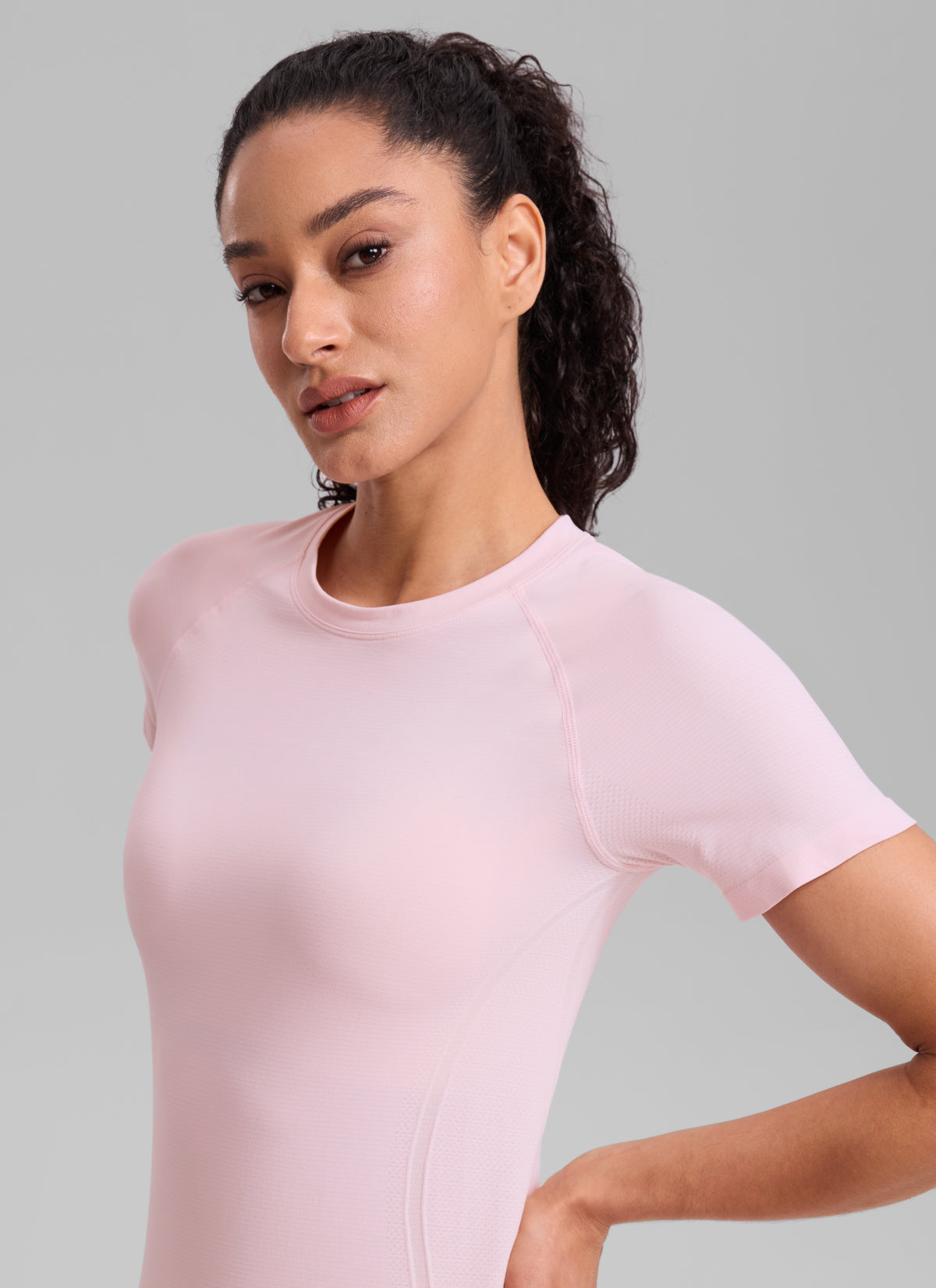 CRZ YOGA Women's Running Classic Fit Shirts Seamless Short Sleeves Strawberry Pink @model_info:Larissa