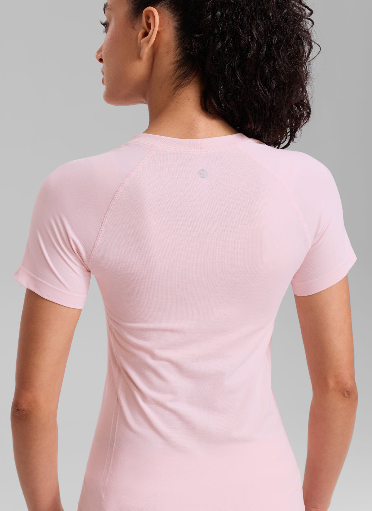 CRZ YOGA Women's Running Classic Fit Shirts Seamless Short Sleeves Strawberry Pink @model_info:Larissa