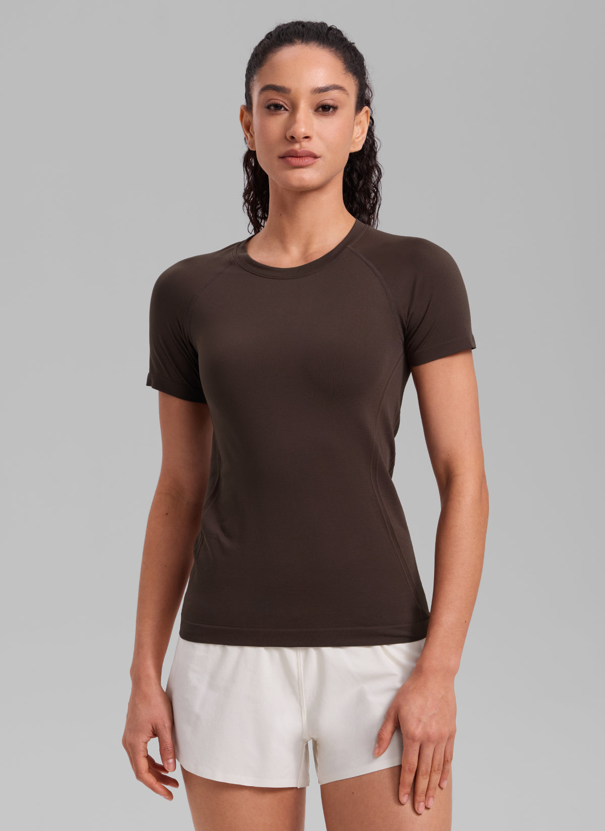 CRZ YOGA Women's Running Classic Fit Shirts Seamless Short Sleeves Hot Fudge Brown @model_info:Larissa