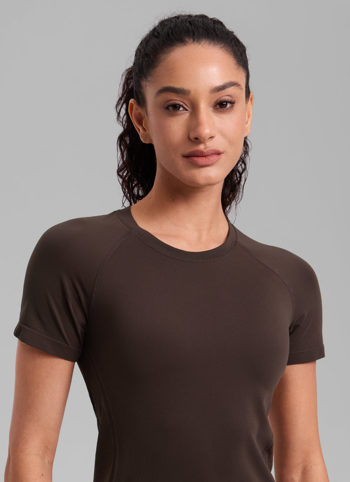 CRZ YOGA Women's Running Classic Fit Shirts Seamless Short Sleeves Hot Fudge Brown @model_info:Larissa