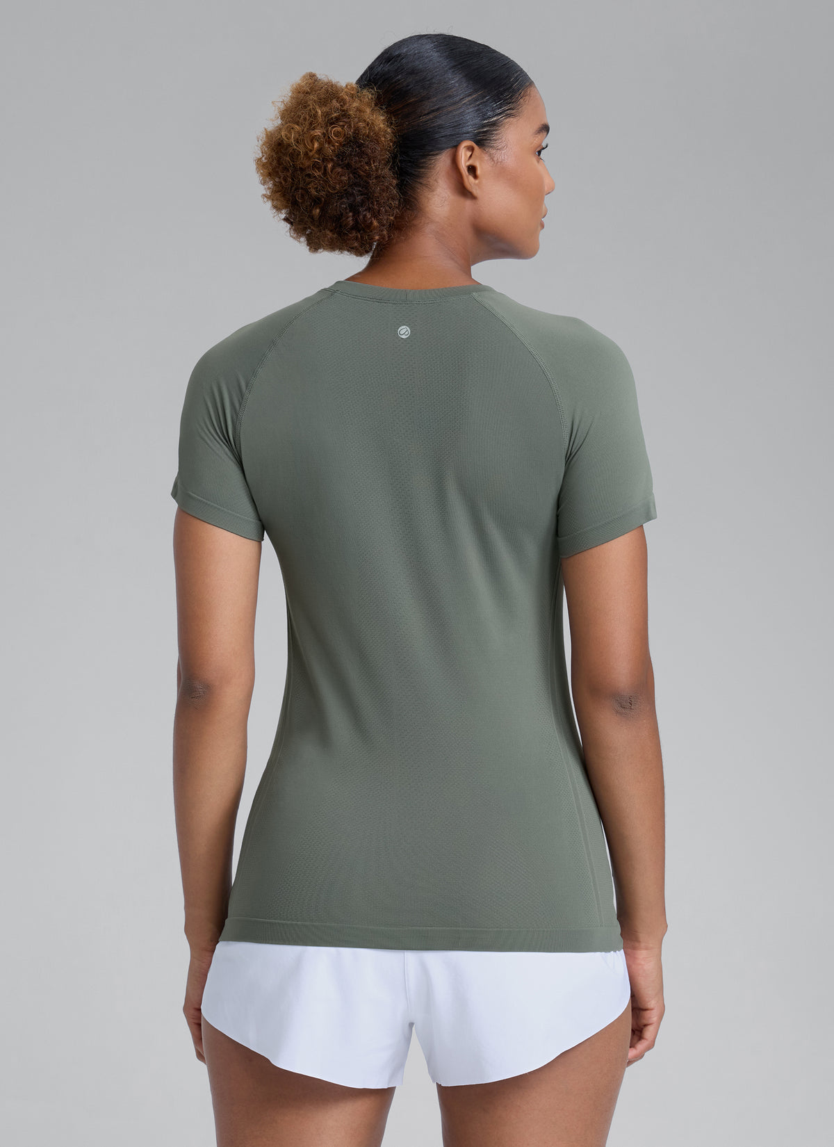 CRZ YOGA Women's Running Classic Fit Shirts Seamless Short Sleeves Grey Sage @model_info:Babrabra