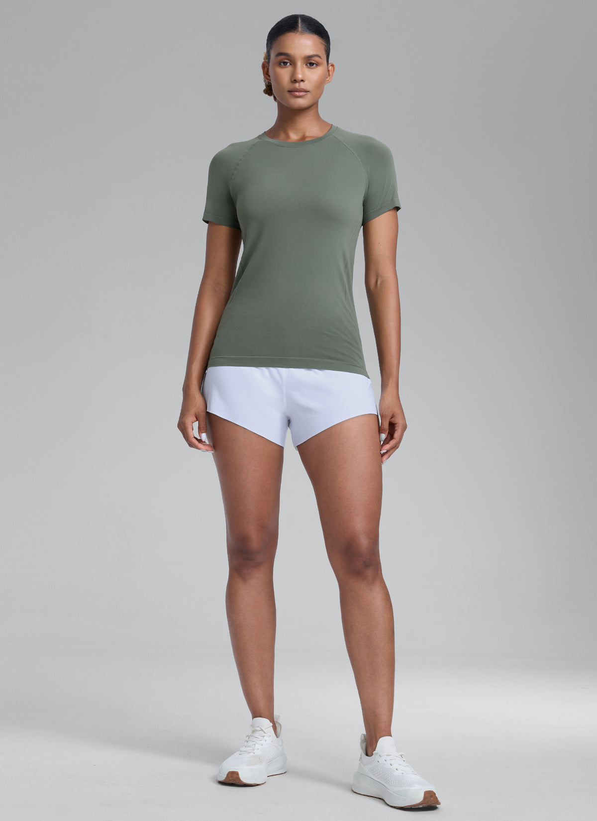 CRZ YOGA Women's Running Classic Fit Shirts Seamless Short Sleeves Grey Sage @model_info:Babrabra