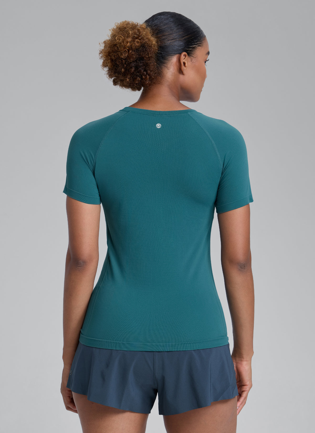 CRZ YOGA Women's Running Classic Fit Shirts Seamless Short Sleeves Green Jade @model_info:Babrabra