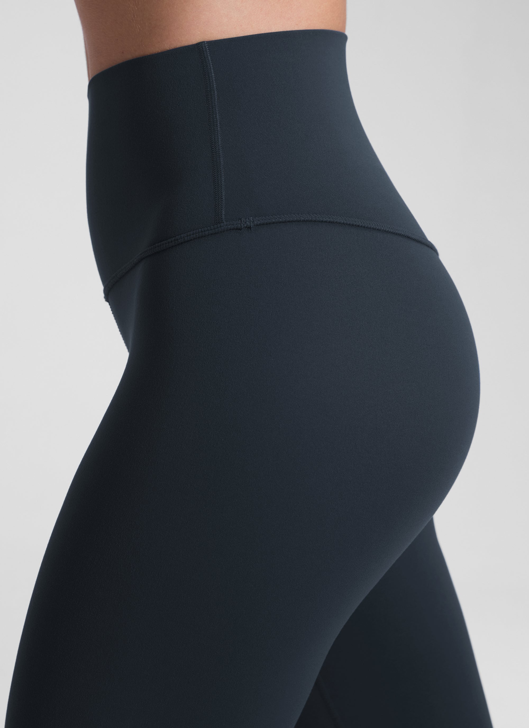 CRZ YOGA Women's Yoga Lounge High Rise Butterluxe Yoga Leggings 25'' True Navy @model_info:Malisa