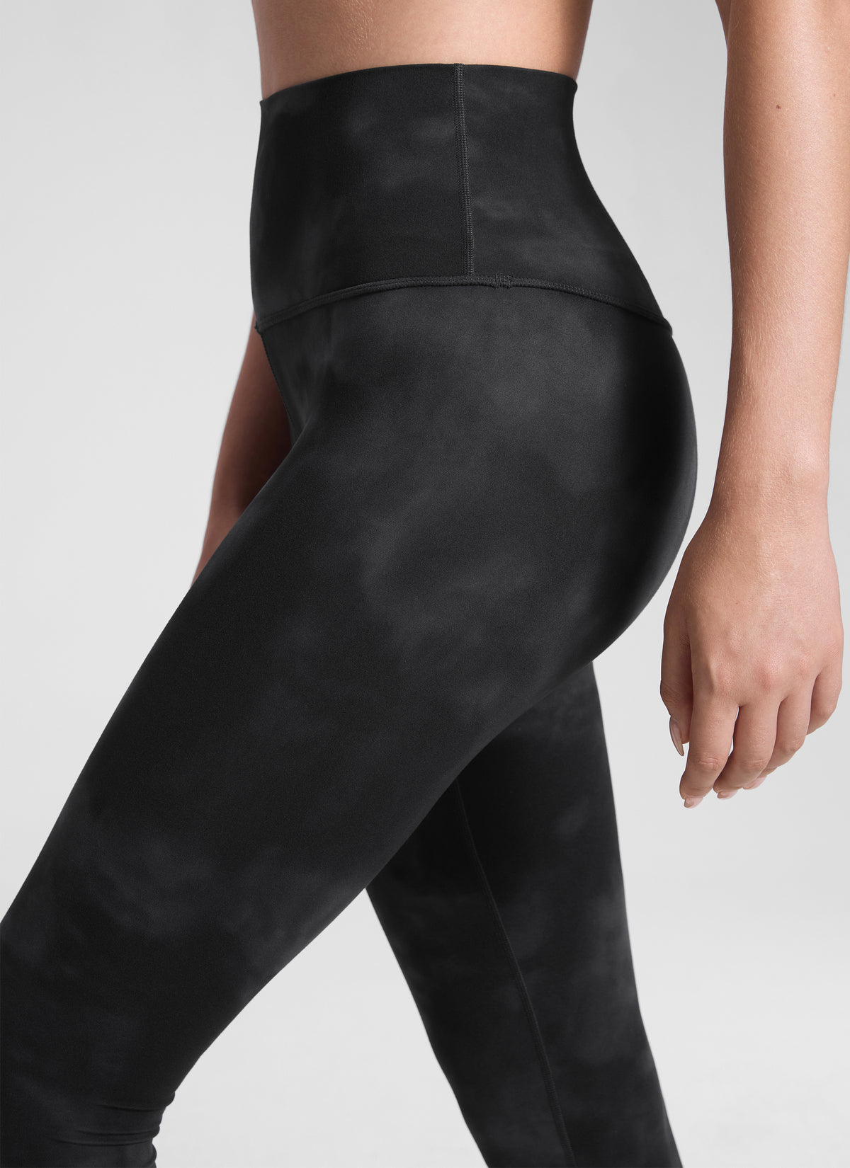 CRZ YOGA Women's Yoga Lounge High Rise Butterluxe Yoga Leggings 25'' Black Tie Dye Flowers @model_info:Malisa
