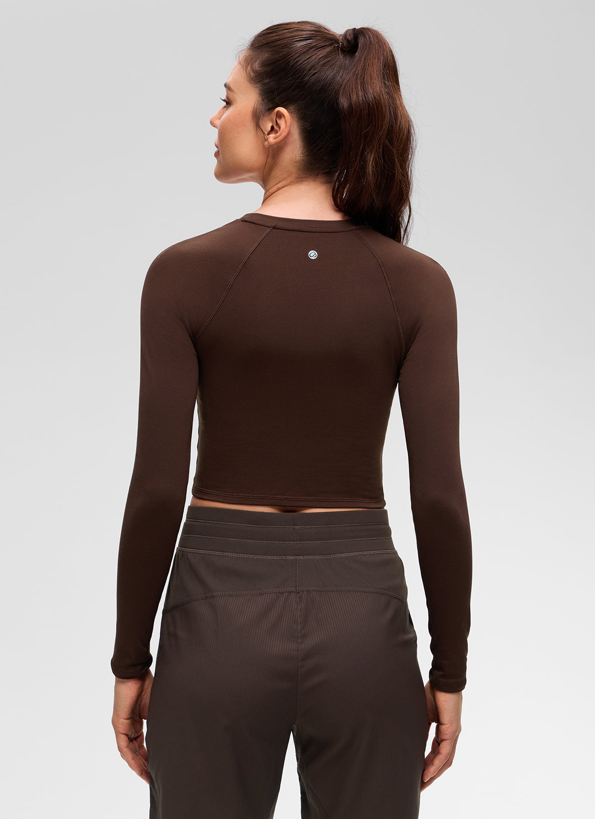 CRZ YOGA Women's Brushed Workout Crew Neck Raglan Crop Long Sleeve Lava Brown