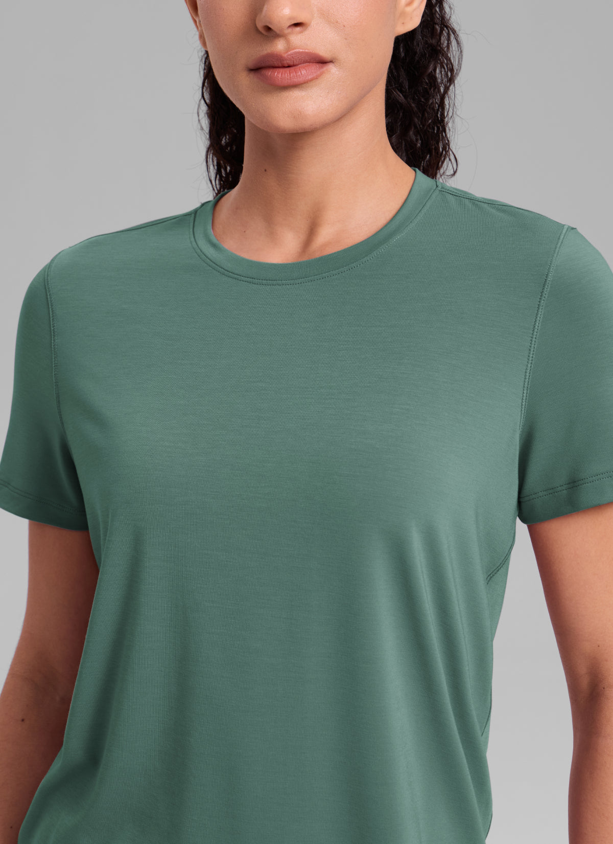 CRZ YOGA Women's Quick Dry Workout Crewneck Hip Length Short Sleeve Graphite Green