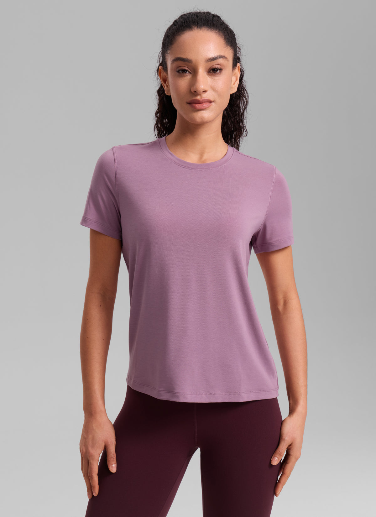 CRZ YOGA Women's Quick Dry Workout Crewneck Hip Length Short Sleeve Light Lavender @model_info:Larissa