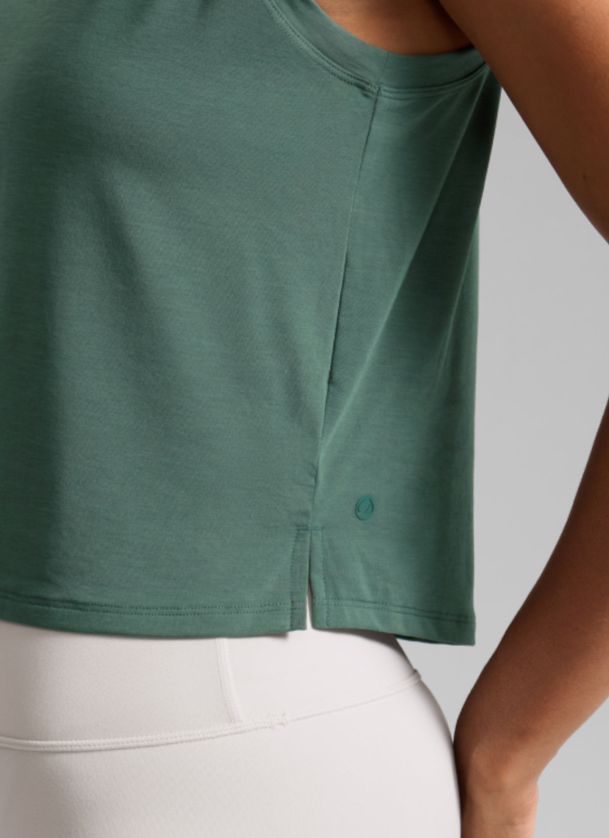 CRZ YOGA Women's Quick Dry Crop Racerback Sleevesless Tank Tops Graphite Green @model_info:B