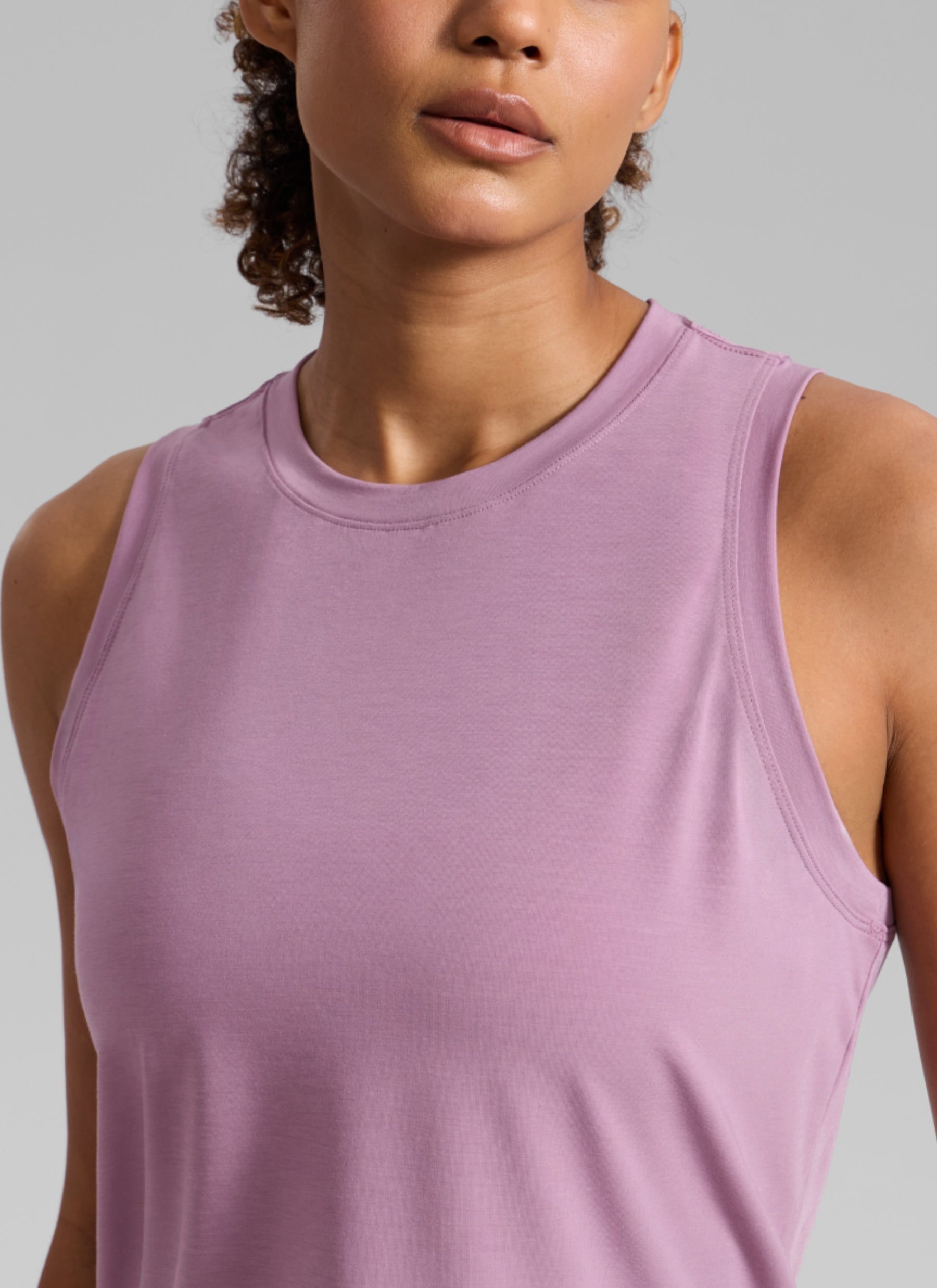 CRZ YOGA Women's Quick Dry Crop Racerback Sleevesless Tank Tops Light Lavender