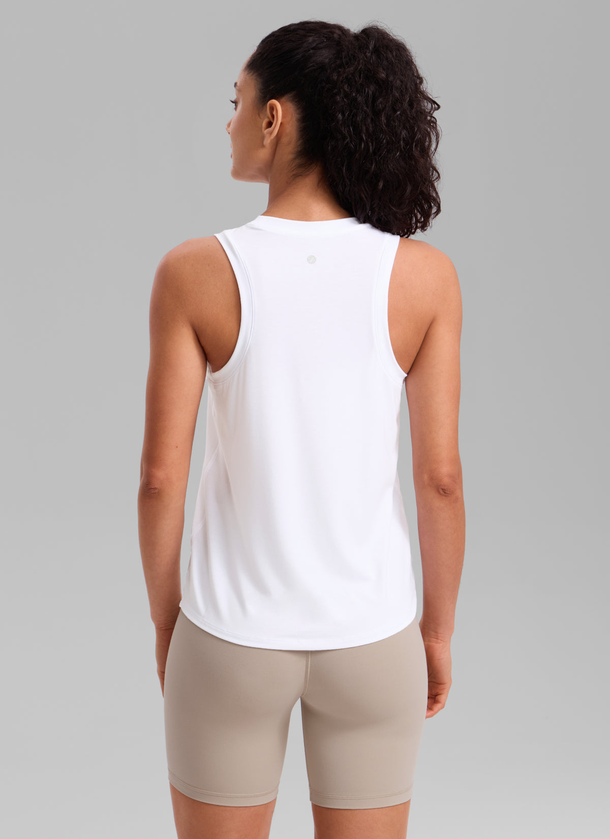 CRZ YOGA Women's Quick Dry Workout Crew Neck Racerback Hip Length Tank White @model_info:Larissa