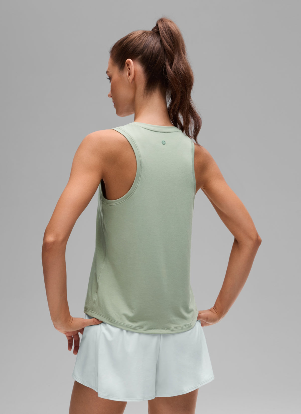 CRZ YOGA Women's Quick Dry Workout Crew Neck Racerback Hip Length Tank Fog Green @model_info:G