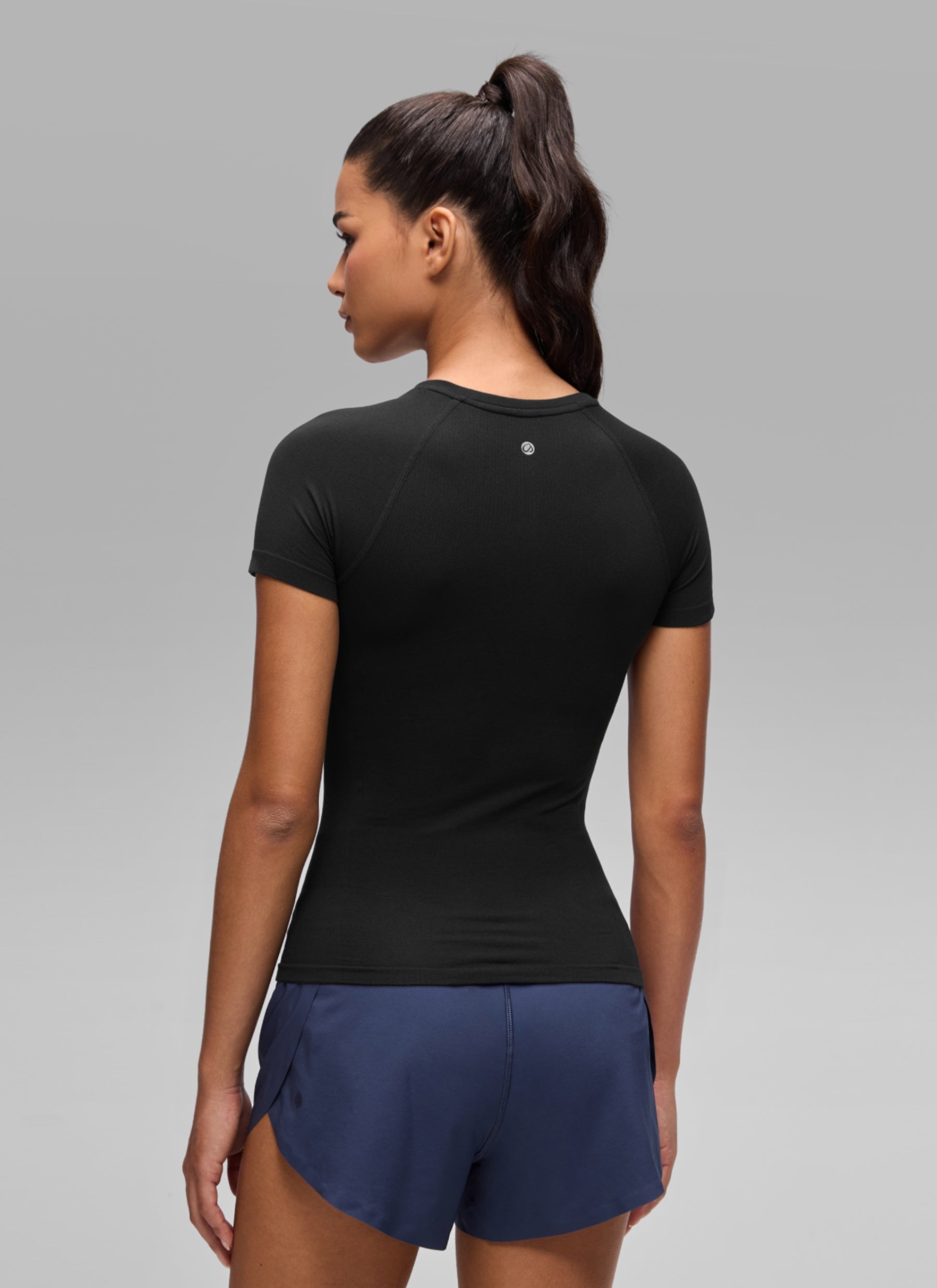 CRZ YOGA Women's Workout Seamless Crewneck Fitted Hip Short Sleeves Black