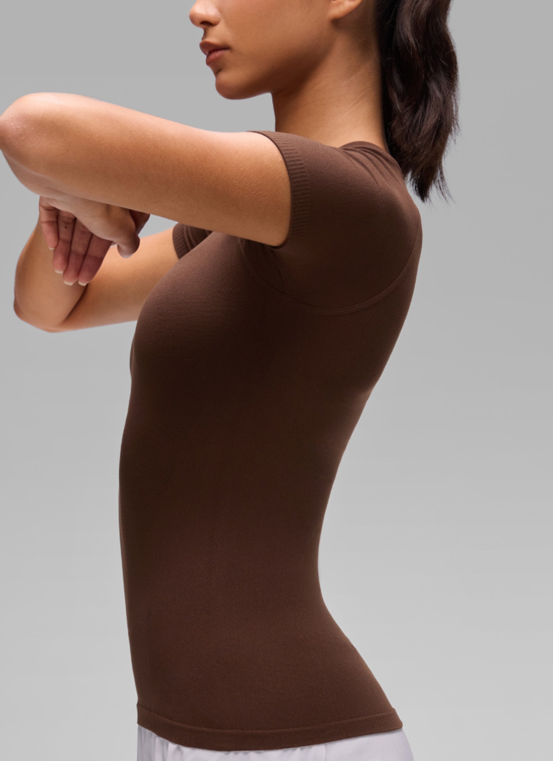 CRZ YOGA Women's Workout Seamless Crewneck Fitted Hip Short Sleeves Lava Brown