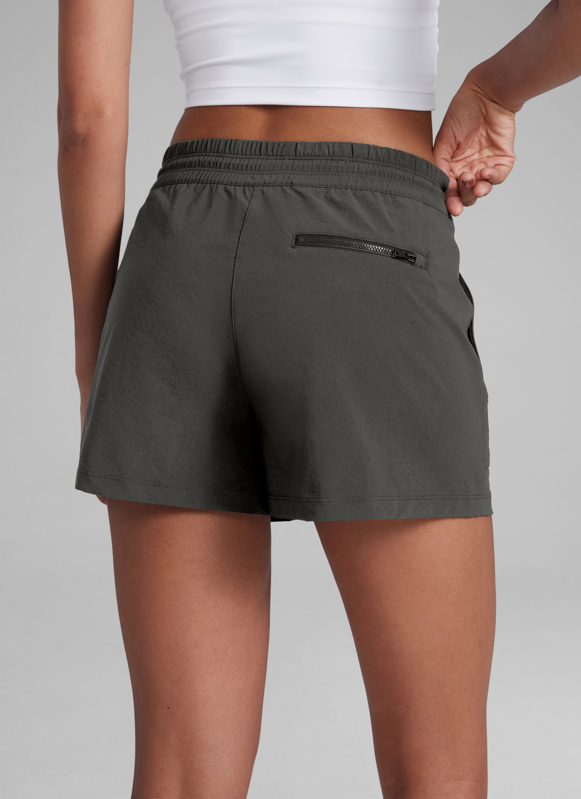 CRZYOGA Women's Lightweight Stretch Water-Repellent Hiking Pocket Short 3'' Hot Fudge Brown