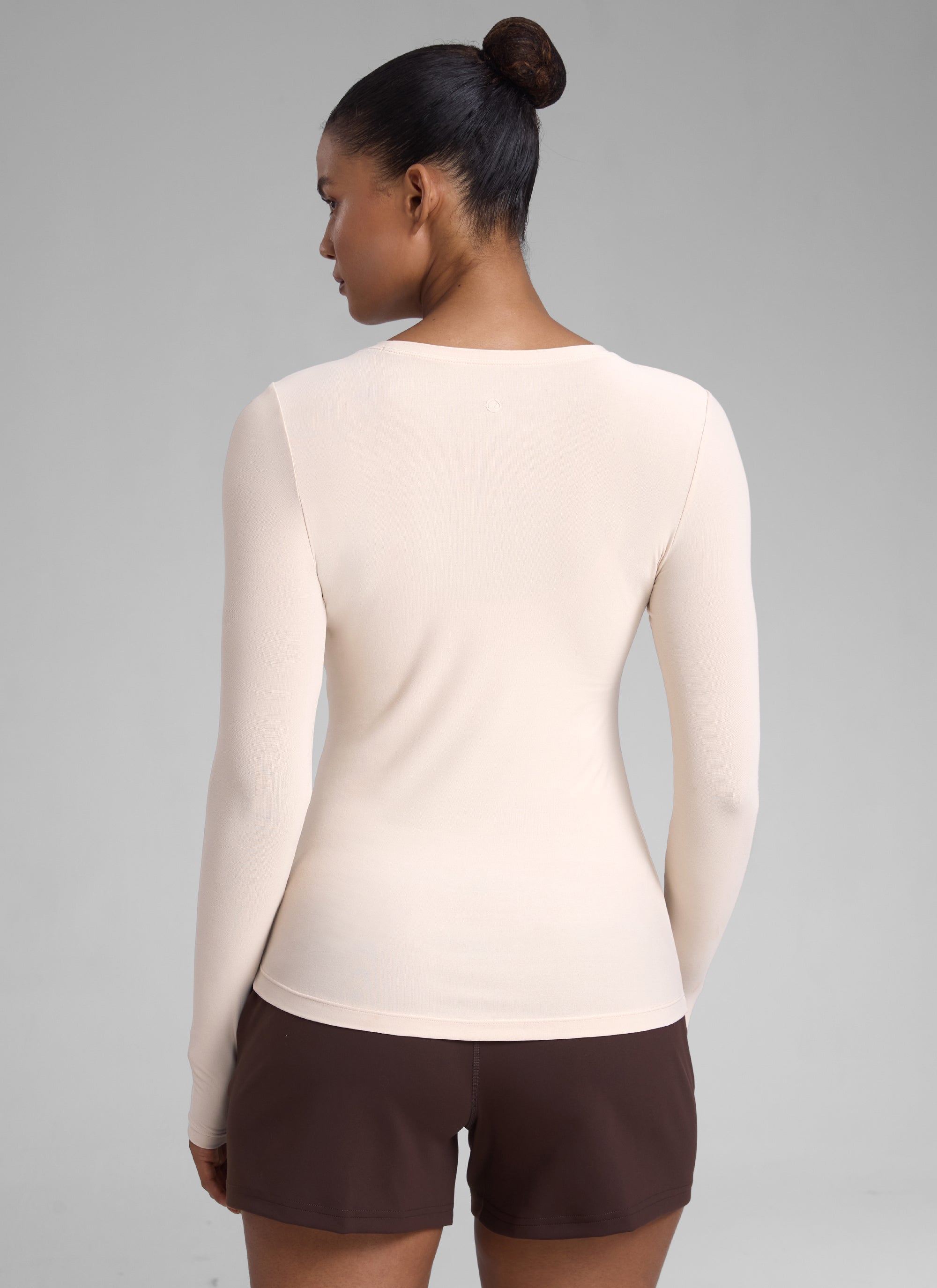 CRZYOGA Women's Cloudweight Workout Crewneck Long Sleeve Thumb Hole Hot Fudge Brown