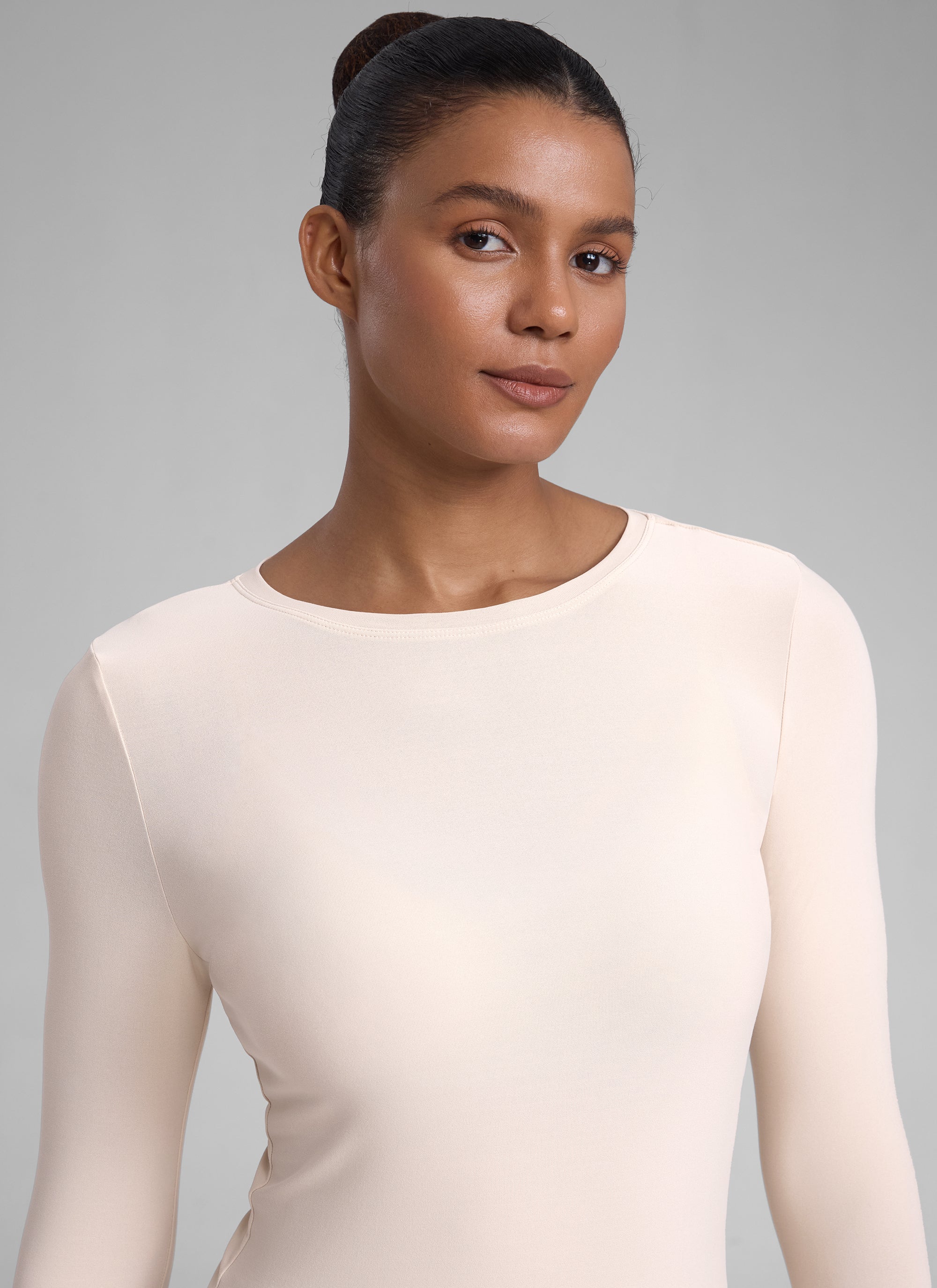 CRZYOGA Women's Cloudweight Workout Crewneck Long Sleeve Thumb Hole Hot Fudge Brown